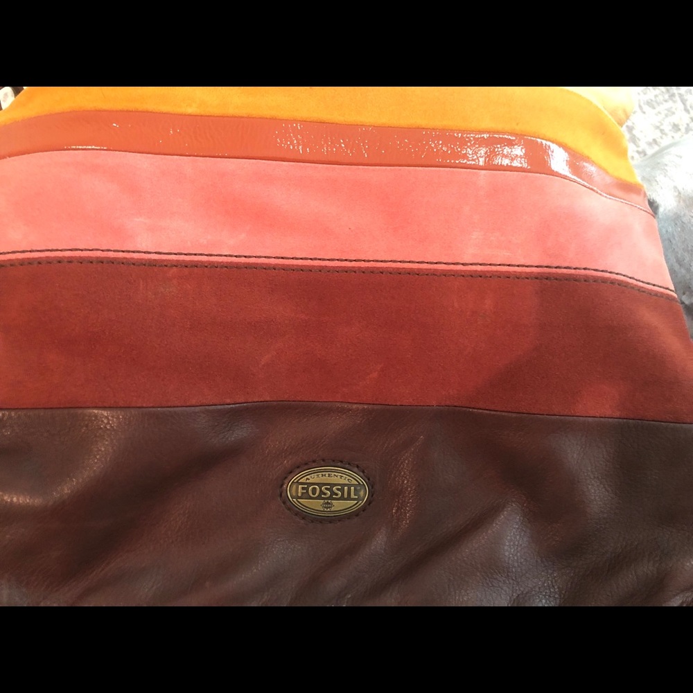 Fossil Explorer Crossbody Large - Picture 6 of 16